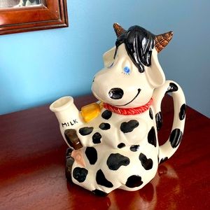 Cow teapot